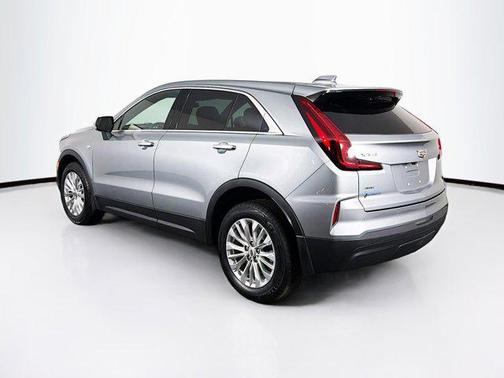 Argent Silver Metallic 2024 Cadillac XT4 Luxury