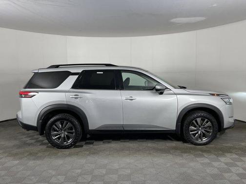 2022 Nissan Pathfinder SV 4WD