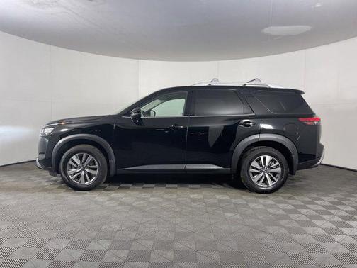 2023 Nissan Pathfinder SL 4WD