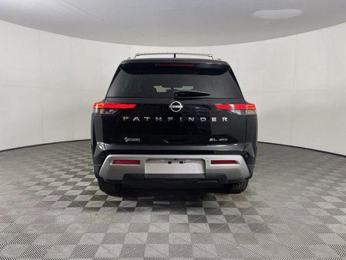 2023 Nissan Pathfinder SL 4WD