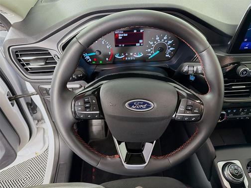 Oxford White 2022 Ford Escape SEL