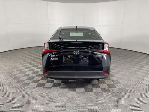 2022 Toyota Prius LE
