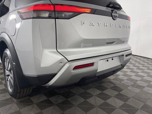 2024 Nissan Pathfinder SL 4WD