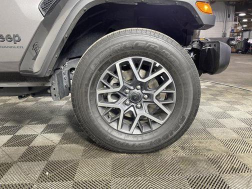 2025 Jeep Wrangler 4-Door Sahara 4x4