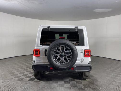 2024 Jeep Wrangler 4-Door Sahara 4x4