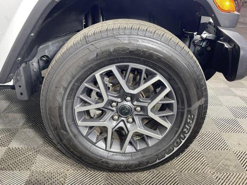 2024 Jeep Wrangler 4-Door Sahara 4x4