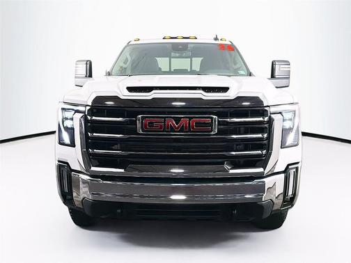 Summit White 2025 GMC Sierra 2500 SLE