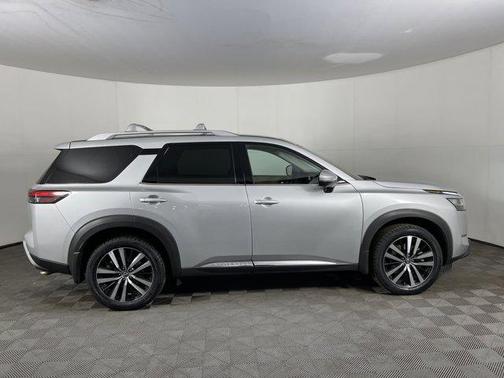 2023 Nissan Pathfinder Platinum 4WD