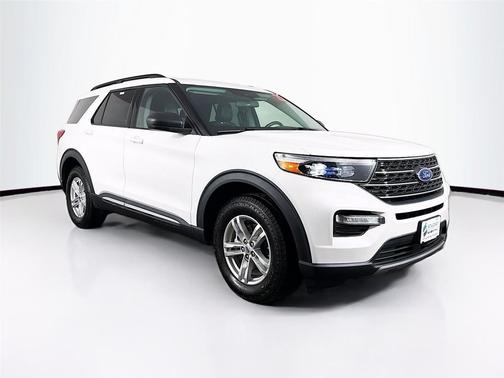 Star White Metallic Tri-Coat 2022 Ford Explorer XLT