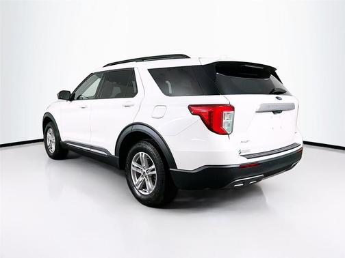 Star White Metallic Tri-Coat 2022 Ford Explorer XLT