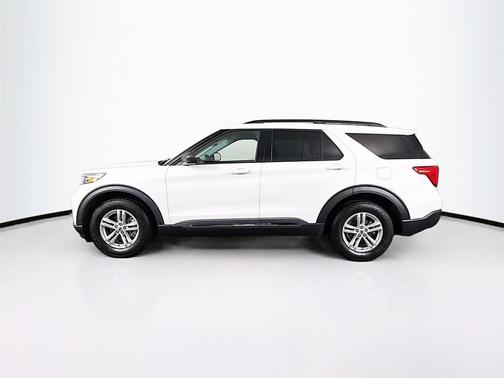 Star White Metallic Tri-Coat 2022 Ford Explorer XLT