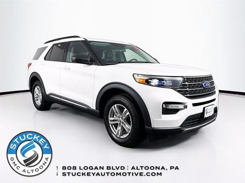 Star White Metallic Tri-Coat 2022 Ford Explorer XLT