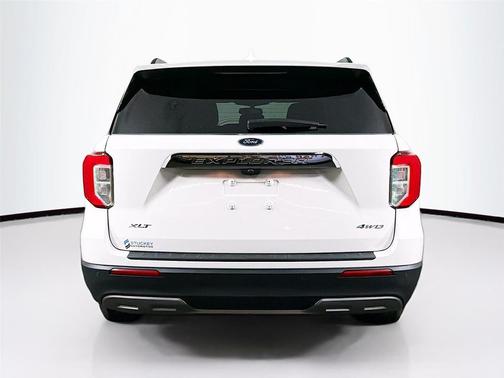 Star White Metallic Tri-Coat 2022 Ford Explorer XLT