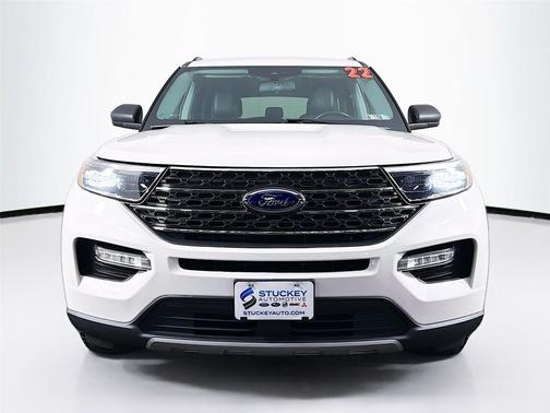 Star White Metallic Tri-Coat 2022 Ford Explorer XLT