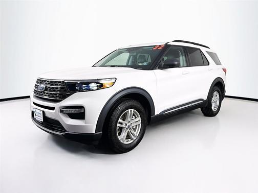 Star White Metallic Tri-Coat 2022 Ford Explorer XLT