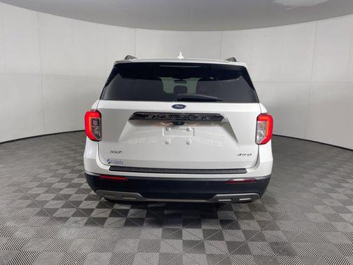 Star White Metallic Tri-Coat 2022 Ford Explorer XLT