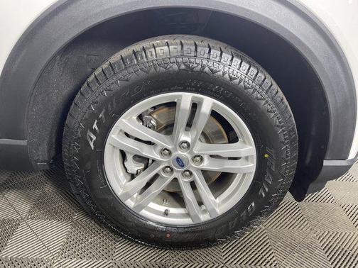 Star White Metallic Tri-Coat 2022 Ford Explorer XLT