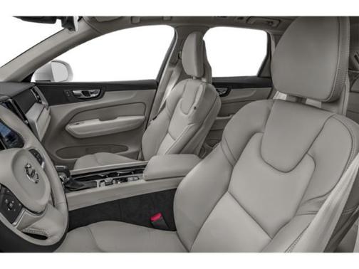 Crystal White Pearl Metallic 2019 Volvo XC60 T6 Momentum