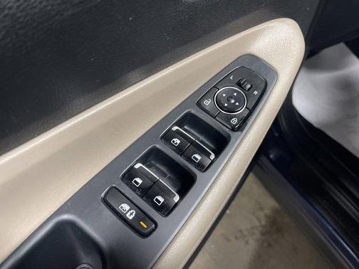 2022 Hyundai SANTA FE SE