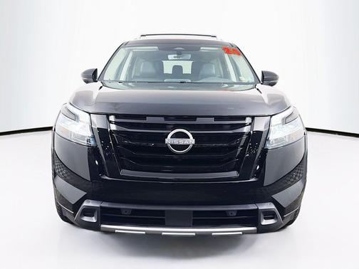 Super Black 2024 Nissan Pathfinder SL 4WD
