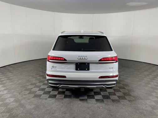 2021 Audi Q7 55 Premium Plus