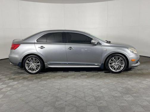 2013 Suzuki Kizashi Sport SLS