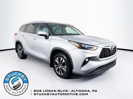 Celestial Silver Metallic 2023 Toyota Highlander XLE