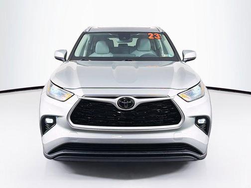 Celestial Silver Metallic 2023 Toyota Highlander XLE