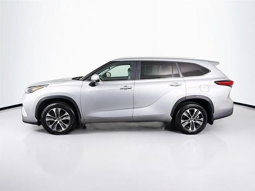 Celestial Silver Metallic 2023 Toyota Highlander XLE