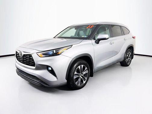 Celestial Silver Metallic 2023 Toyota Highlander XLE