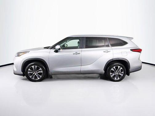 Celestial Silver Metallic 2023 Toyota Highlander XLE