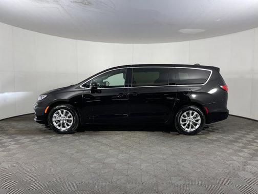 2025 Chrysler Pacifica L