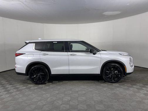 2022 Mitsubishi Outlander Black Edition S-AWC