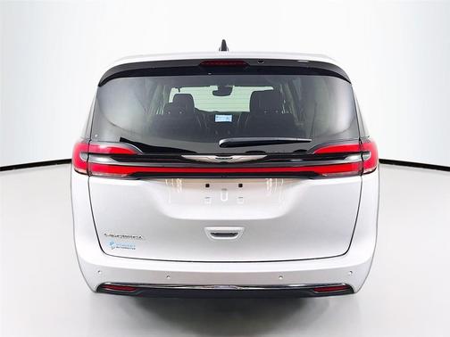 Silver Mist Clearcoat 2024 Chrysler Pacifica Touring L