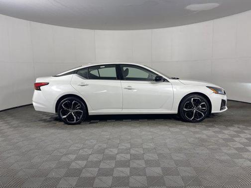 2025 Nissan Altima SR AWD
