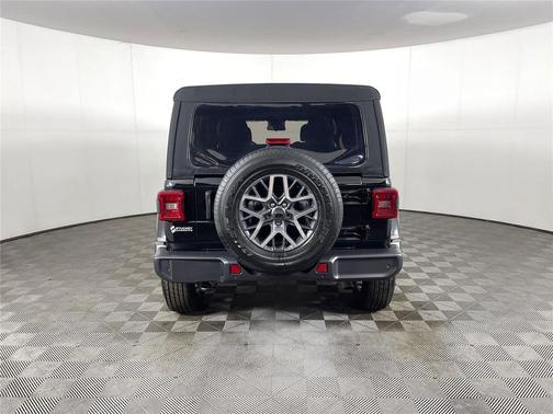 2024 Jeep Wrangler 4-Door Sahara 4x4