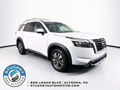 Everest White Pearl Tricoat 2025 Nissan Pathfinder SL 4WD