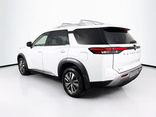 Everest White Pearl Tricoat 2025 Nissan Pathfinder SL 4WD