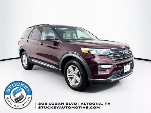 Jewel Red Metallic Tinted Clearcoat 2022 Ford Explorer XLT