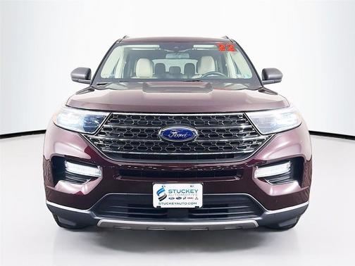 Jewel Red Metallic Tinted Clearcoat 2022 Ford Explorer XLT