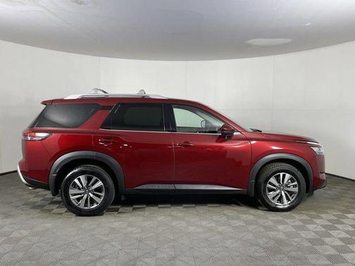 2023 Nissan Pathfinder SL 4WD