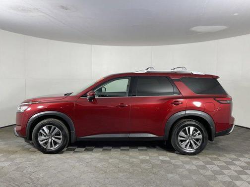 2023 Nissan Pathfinder SL 4WD