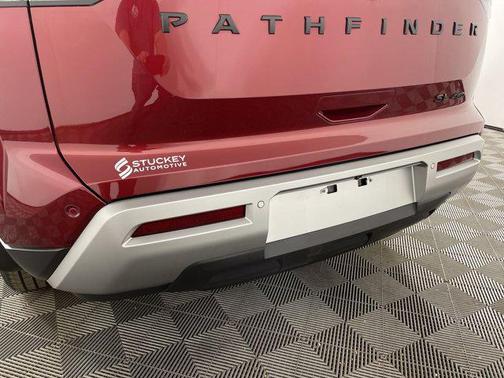2023 Nissan Pathfinder SL 4WD