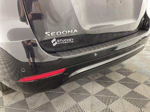 2017 Kia Sedona LX