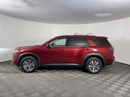 2023 Nissan Pathfinder SL 4WD
