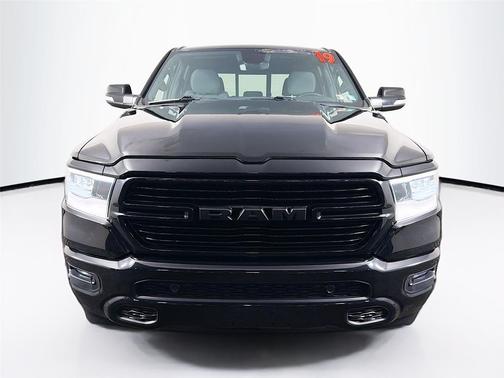 Diamond Black Crystal Pearlcoat 2019 RAM 1500 Big Horn