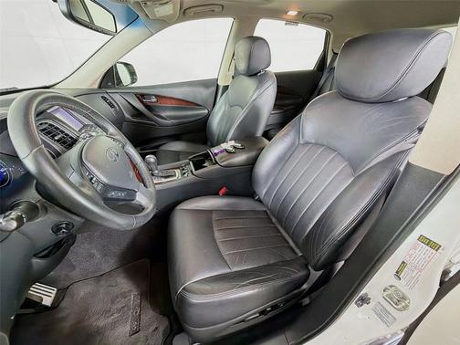Majestic White 2017 INFINITI QX50 Base