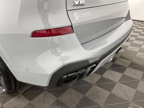 2024 BMW X5 M60i