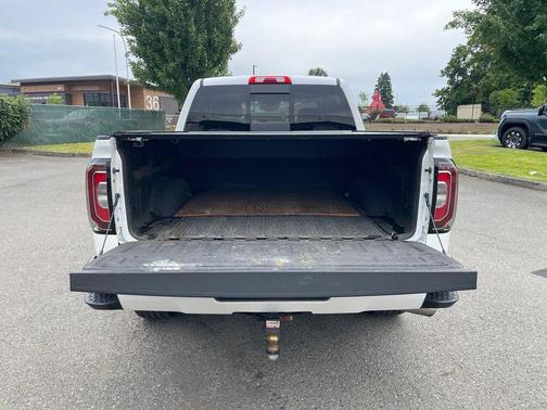 White 2018 GMC Sierra 1500 Denali