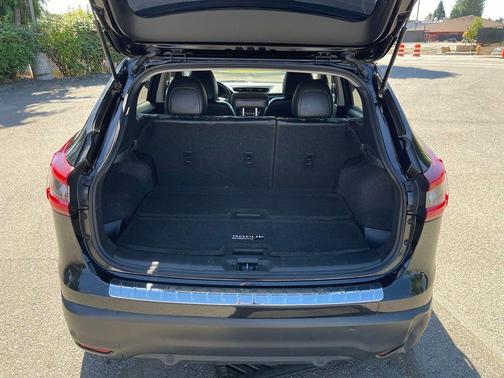 Black 2021 Nissan Rogue Sport SL